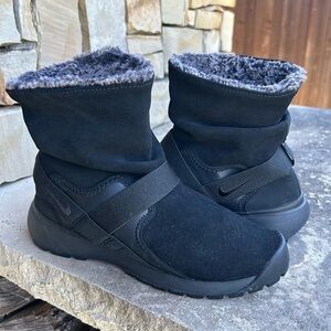 Nike Golkana Triple Black Fur-Lined winter suede boots Sz-8. L